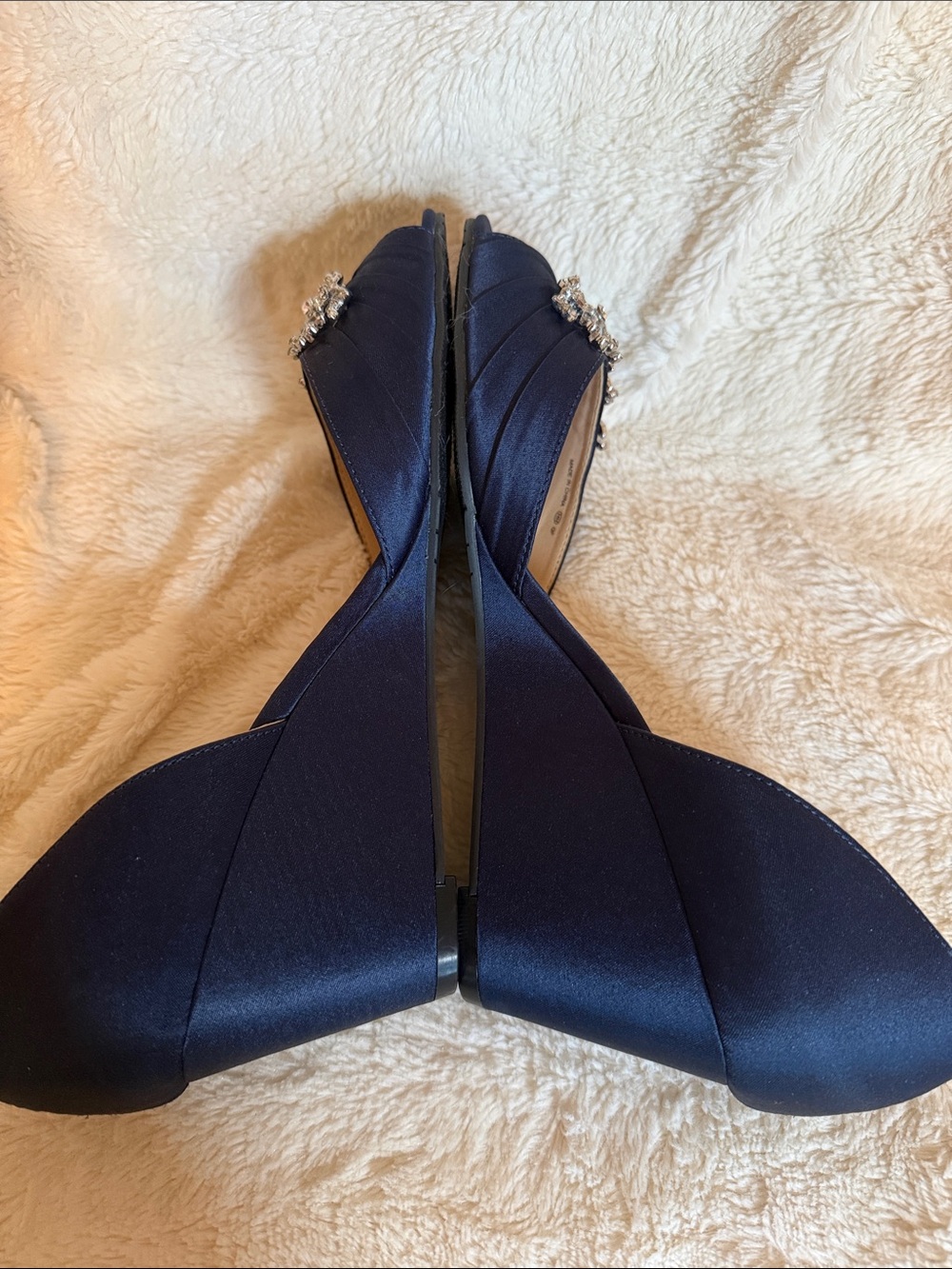 Nina New York Navy Blue Satin Peep Toe Wedge Heels Crystal Brooch Size 7.5M - Picture 5 of 8